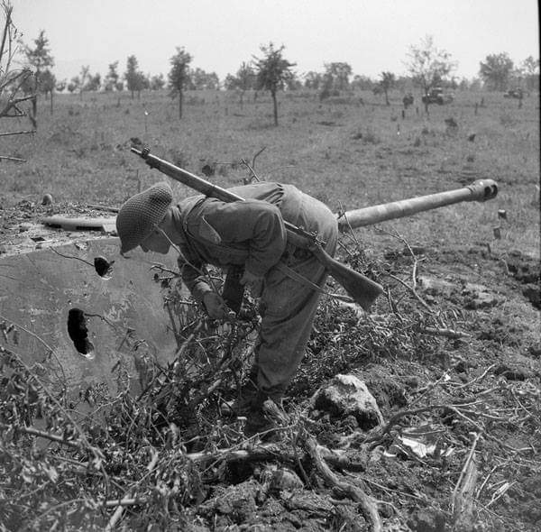 Canadians in the Liri Valley Battlefield Tour old pictures