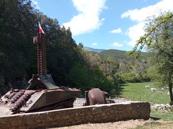 Questa immagine ha l'attributo alt vuoto; il nome del file è montecassino-war-tours-polish-tank.jpg